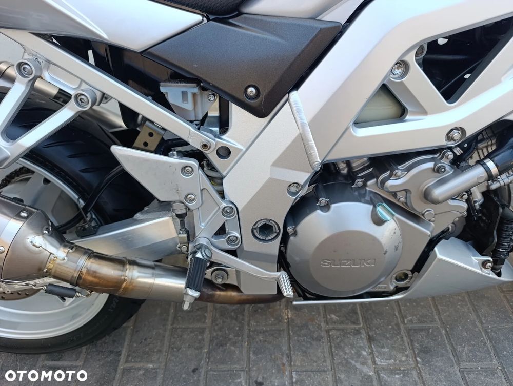 Suzuki SV - 25