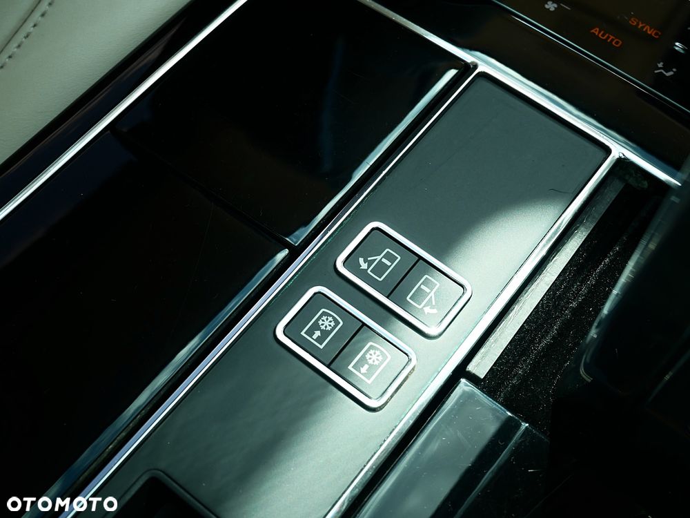 Land Rover Range Rover - 29