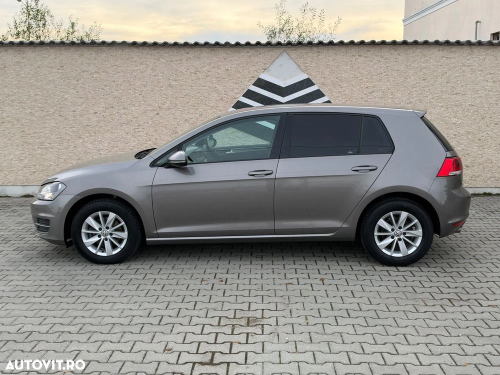 Volkswagen Golf - 10