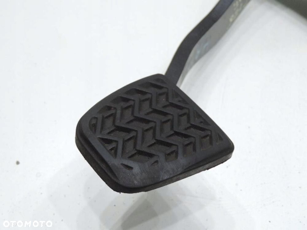 PEDAŁ HAMULCA TOYOTA AVENSIS T25 2.2 D-CAT - 2