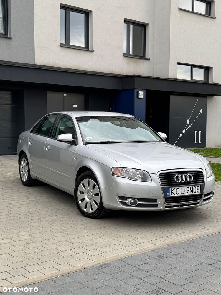 Audi A4 Limousine - 1