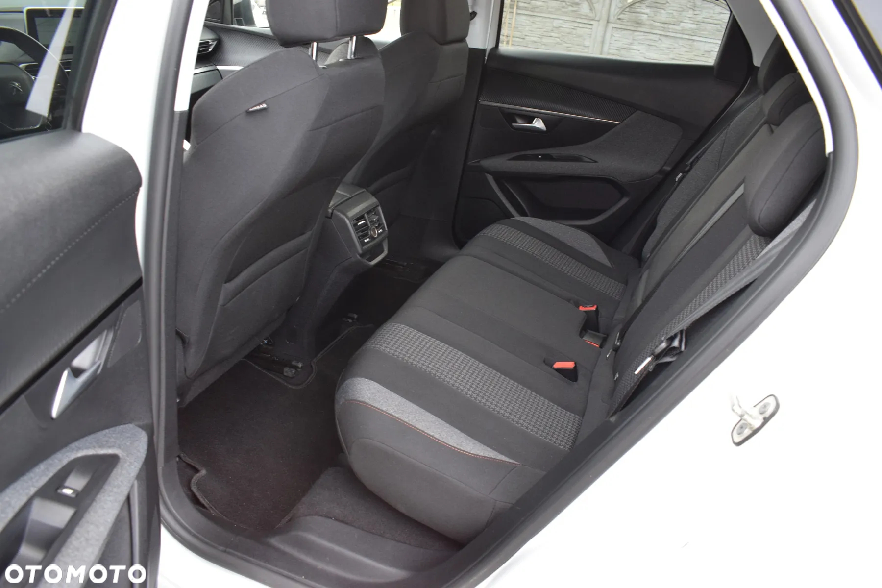 Peugeot 3008 1.2 PureTech Allure Pack S&S - 8