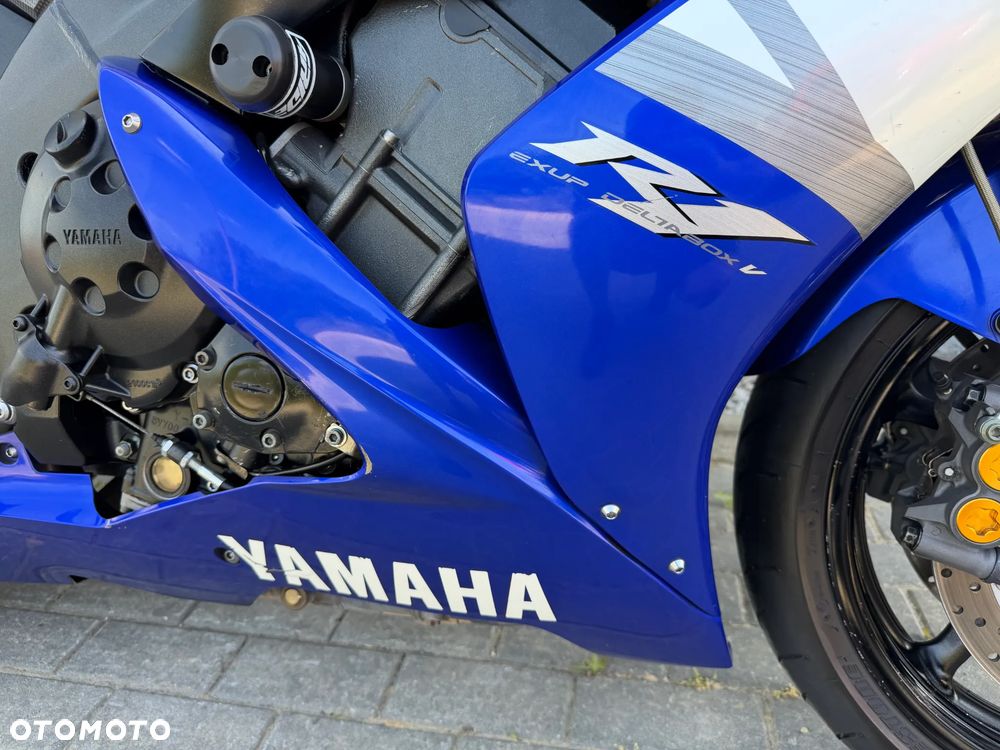 Yamaha R1 - 13