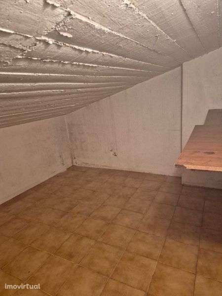 Vende-se lugar de garagem com arrecadação - Grande imagem: 3/3