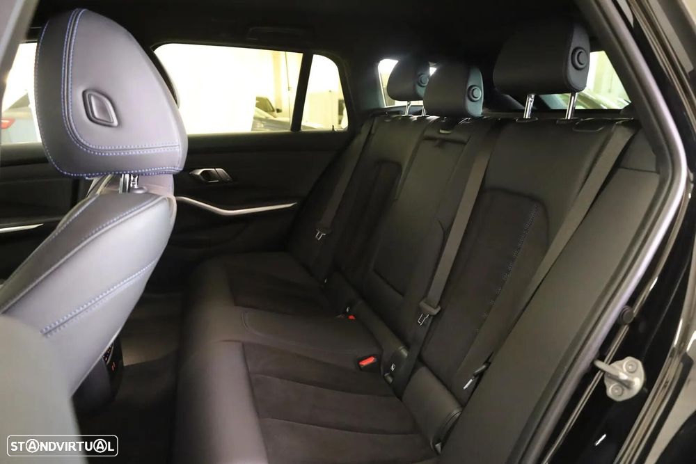 BMW 330 e Pack Desportivo M Auto - 32