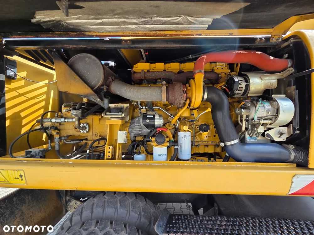 Caterpillar 318 D - 10