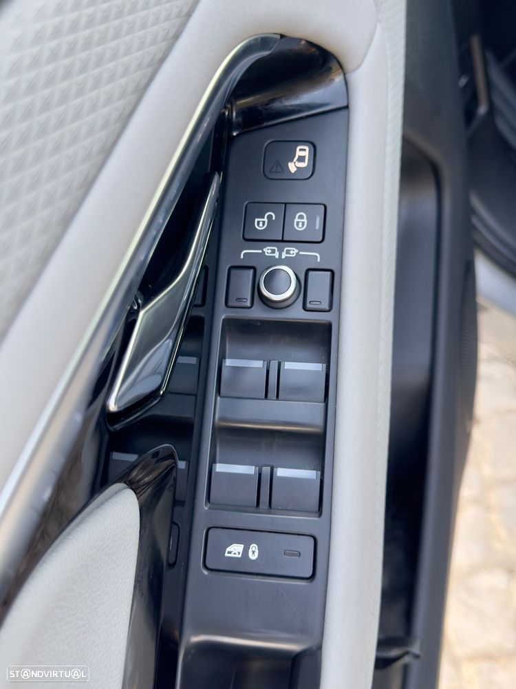 Land Rover Range Rover Evoque 2.0 D150 AWD R-Dynamic SE Auto - 19