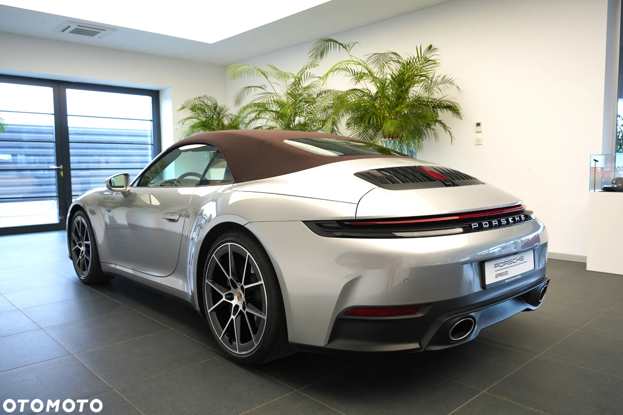 Porsche 911 Carrera Cabrio - 4