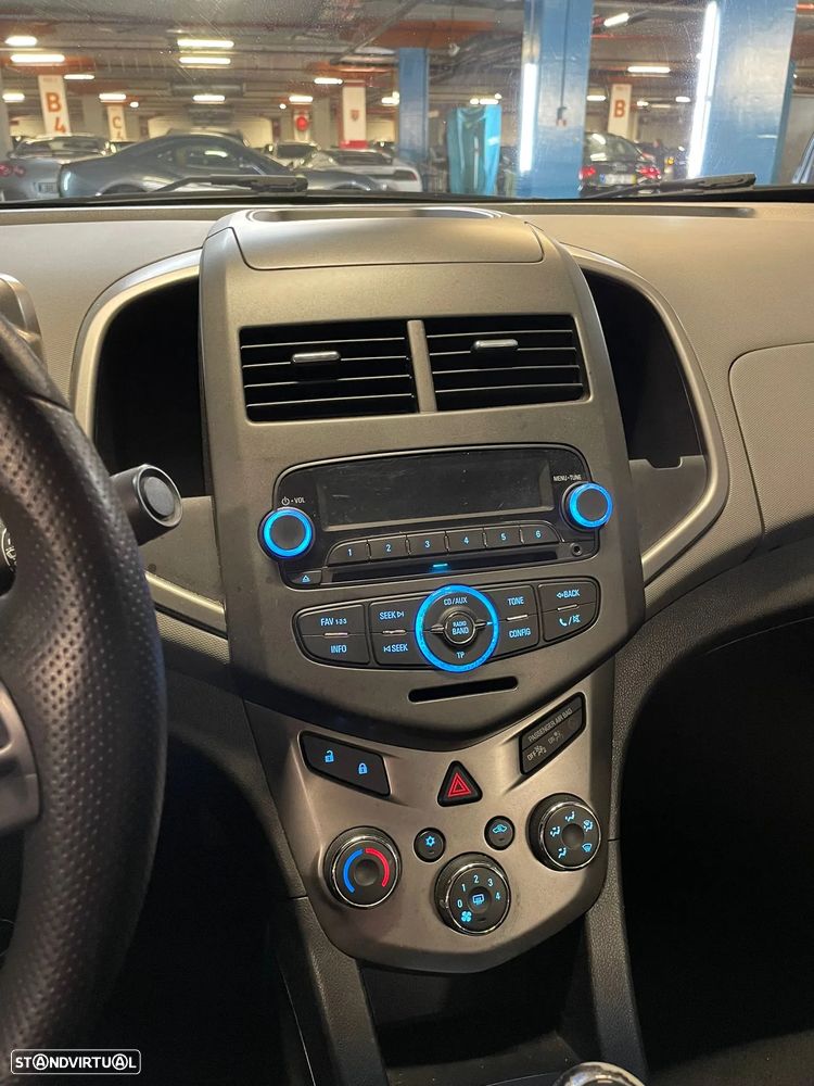 Chevrolet Aveo 1.2 LT - 10
