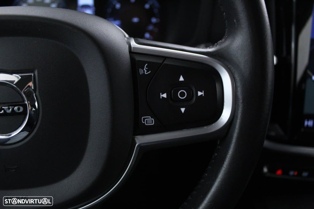 Volvo V60 2.0 D3 Momentum Plus - 24