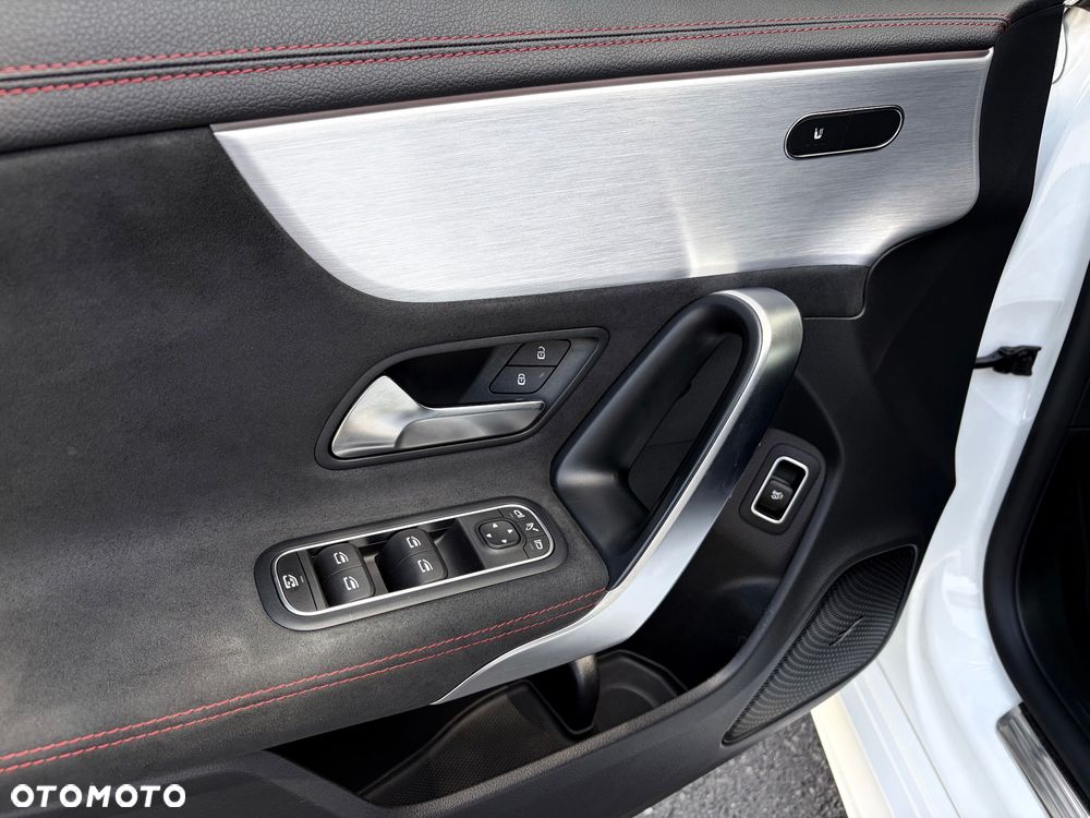 Mercedes-Benz CLA 200 AMG Line 7G-DCT - 14