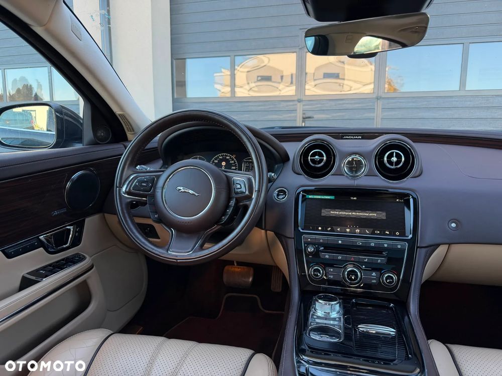 Jaguar XJ 3.0 D V6 Premium Luxury - 31