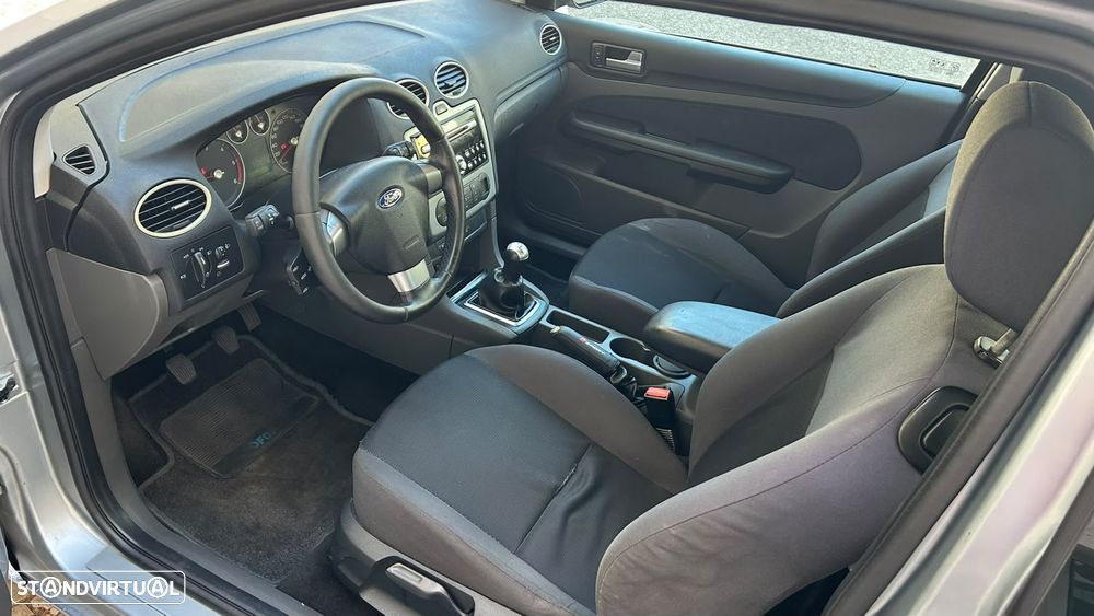 Ford Focus 1.6 TDCi Sport — fotografia 9