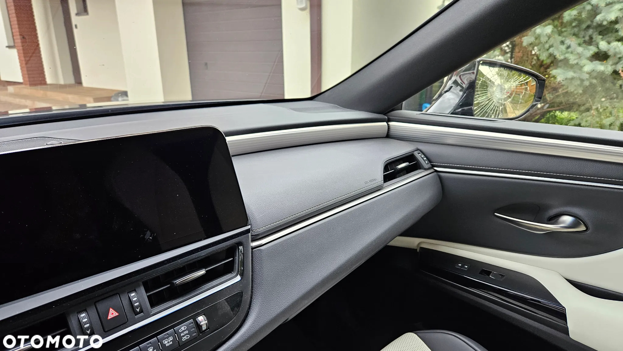 Lexus ES 300h F Sport Edition - 27