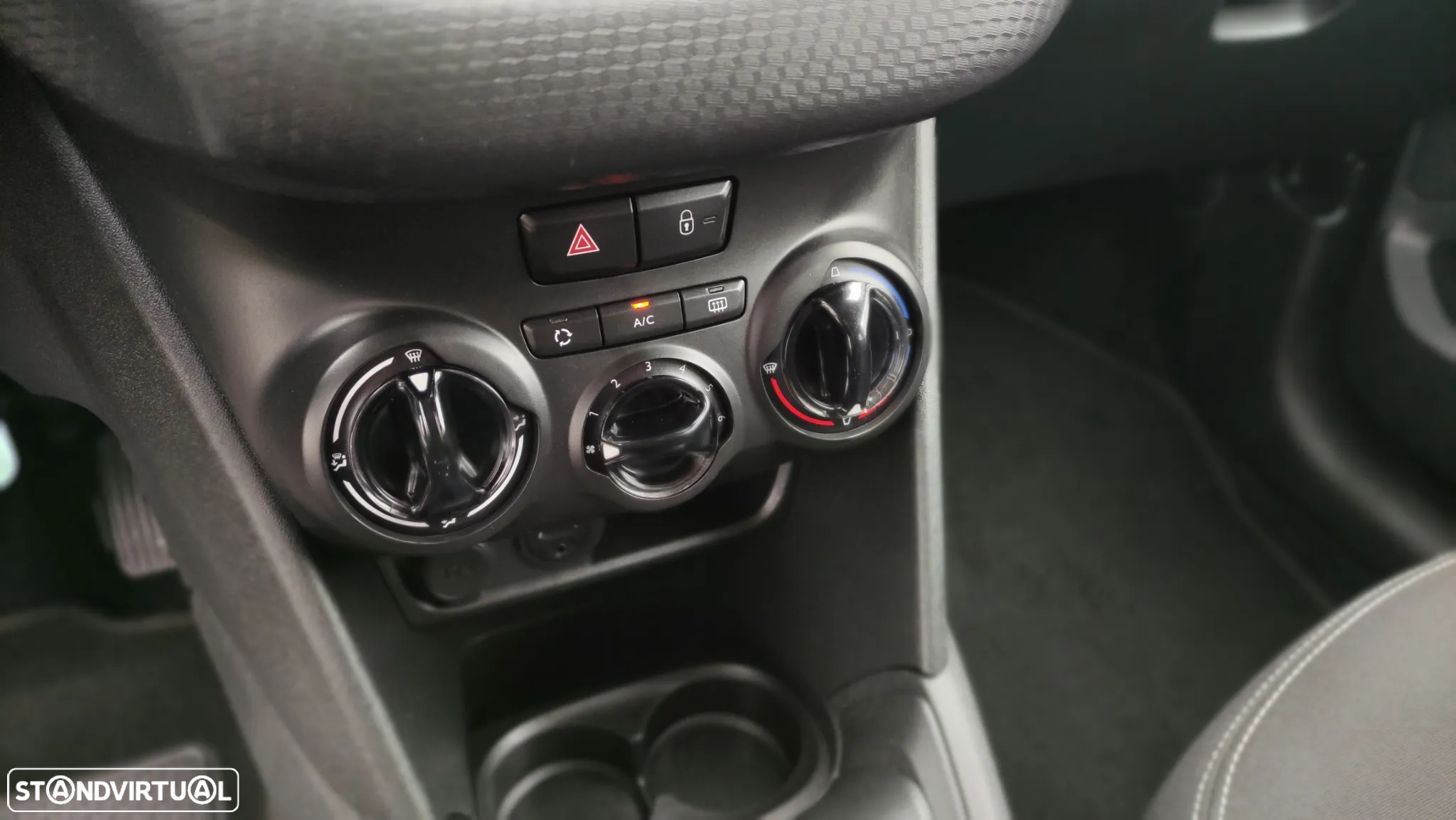 Peugeot 208 1.6 BlueHDi Style - 27