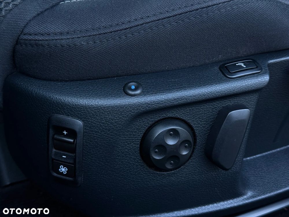 Volkswagen CC 2.0 TDI BlueMotion Technology - 17