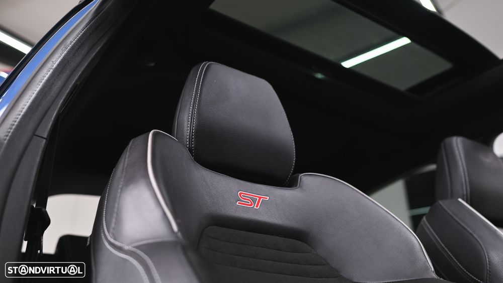 Ford Fiesta 1.5 EcoBoost S&S ST X - 44