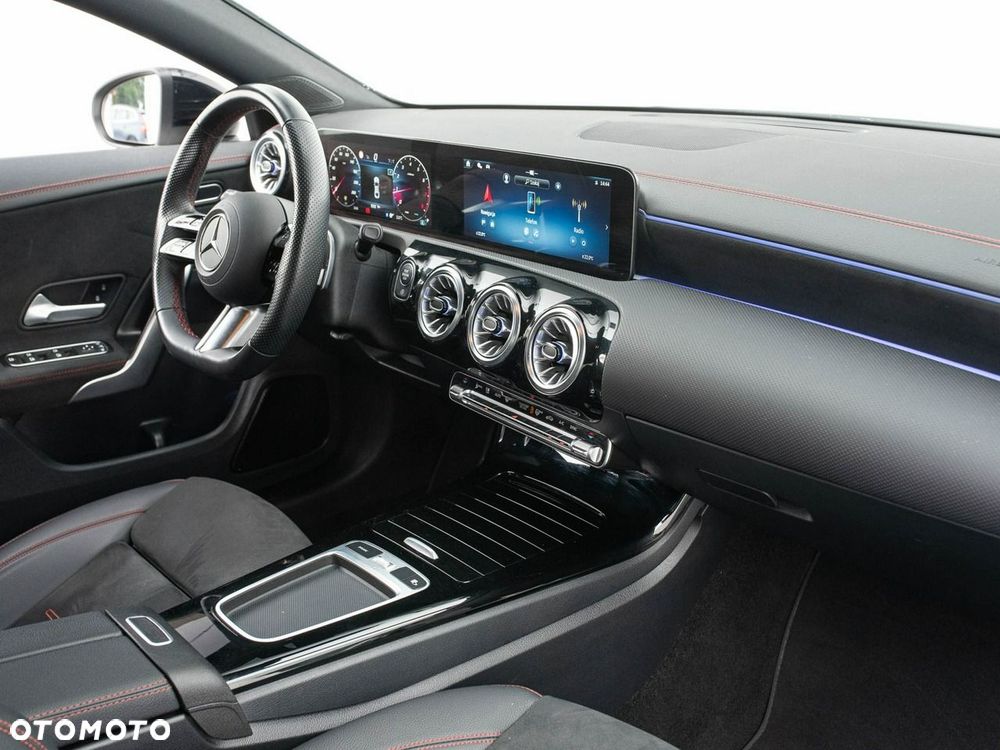 Mercedes-Benz CLA 200 mHEV AMG Line 7G-DCT - 31