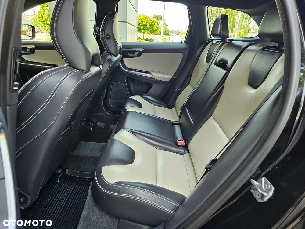 Volvo XC 60 D4 Momentum - 24