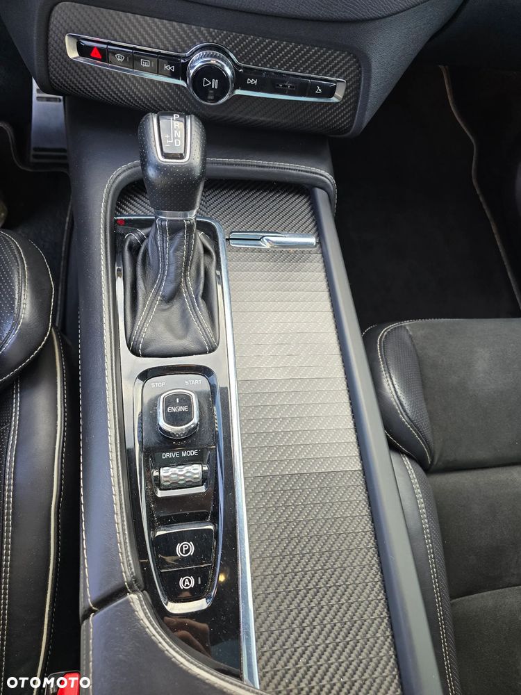 Volvo XC 90 D5 AWD R-Design 7os - 13