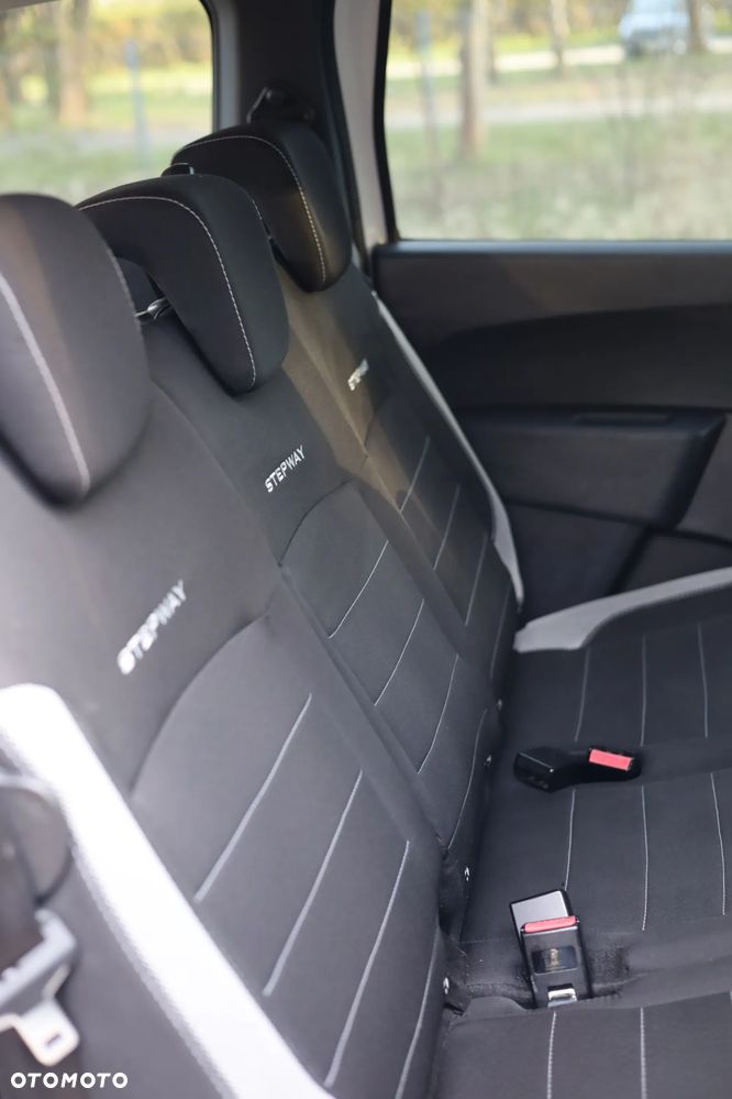 Dacia Lodgy 1.6 SCe Stepway S&S - 29
