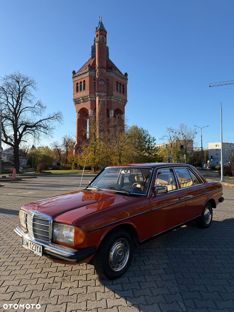 Mercedes-Benz W123 - 1