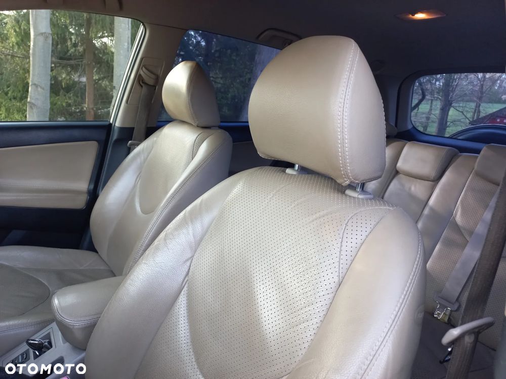 Toyota RAV4 2.2 D-4D Prestige - 9