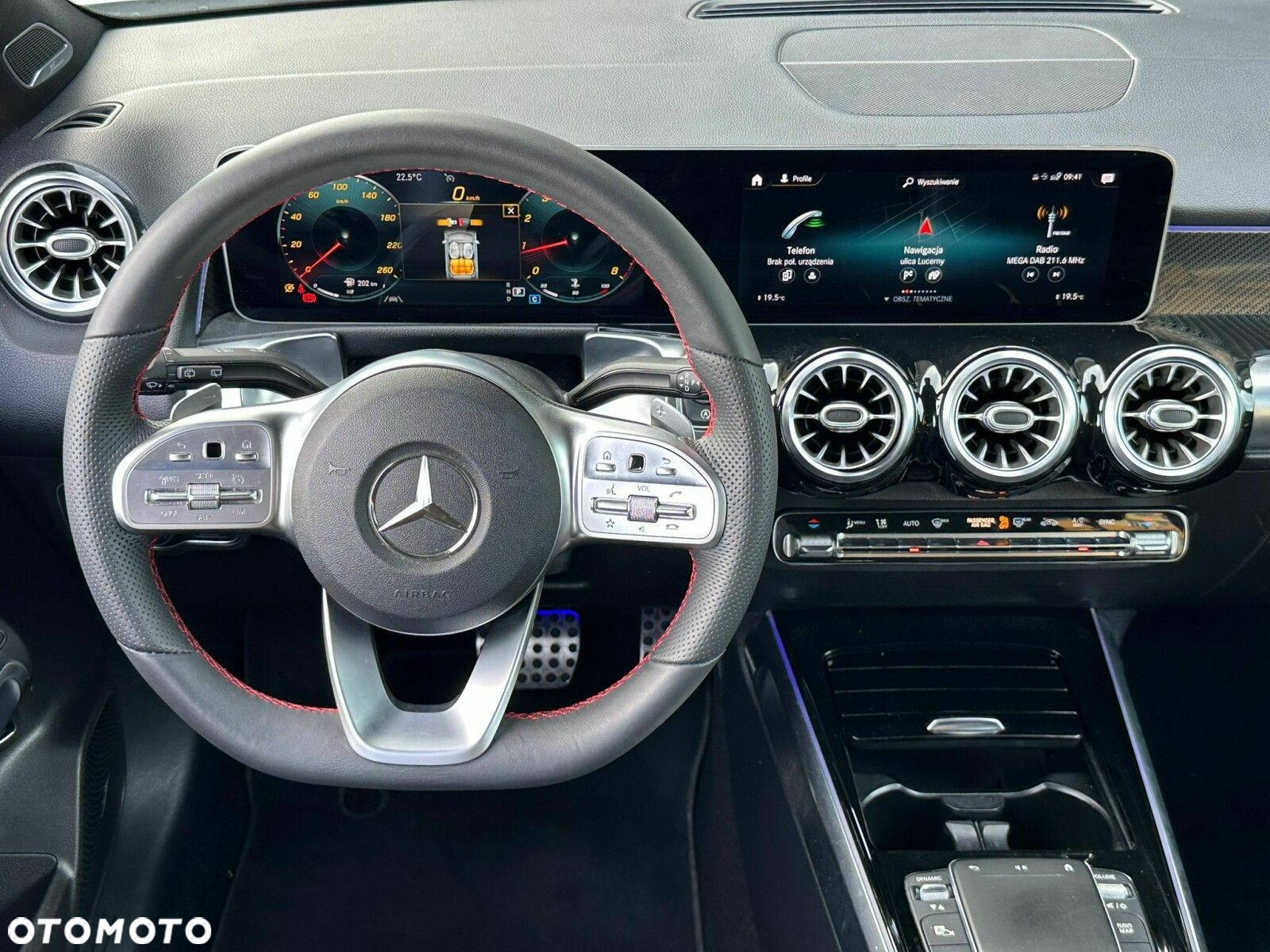 Mercedes-Benz GLB - 21