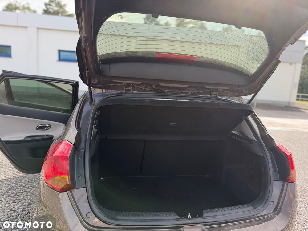 Kia Ceed - 14