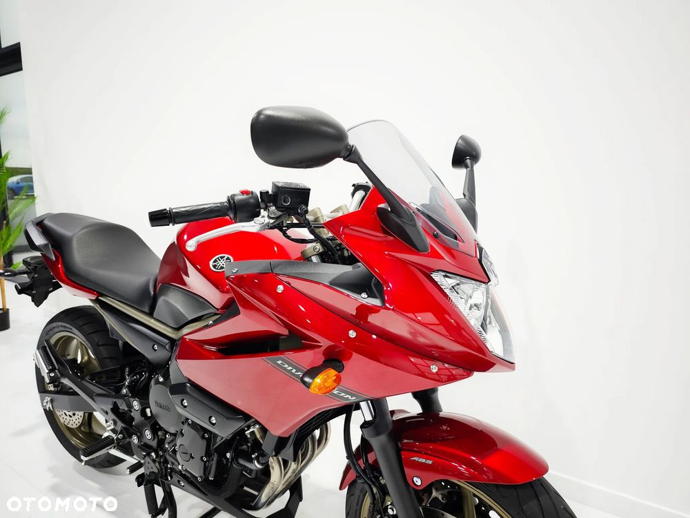 Yamaha XJ - 6