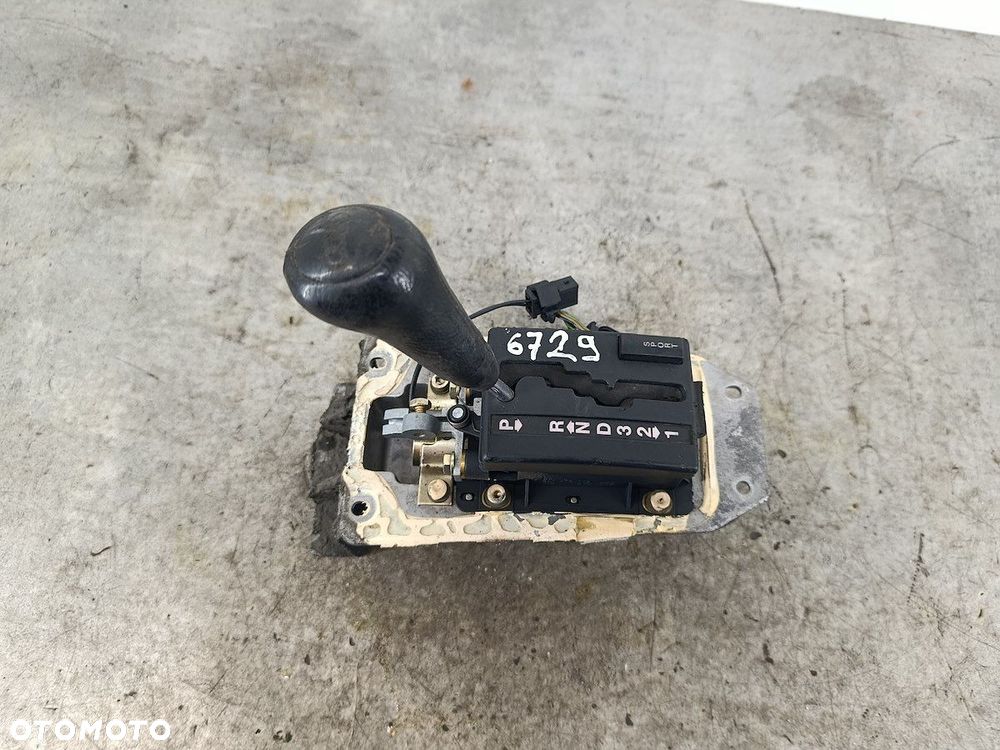 LEWAREK ZMIANY BIEGÓW AUDI 80 B4 8A1713109 2.0 8V - 1