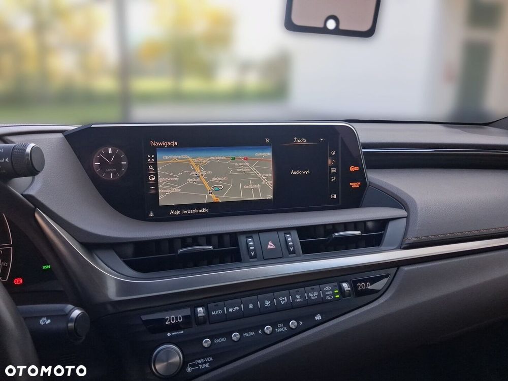 Lexus ES 300h Omotenashi - 17