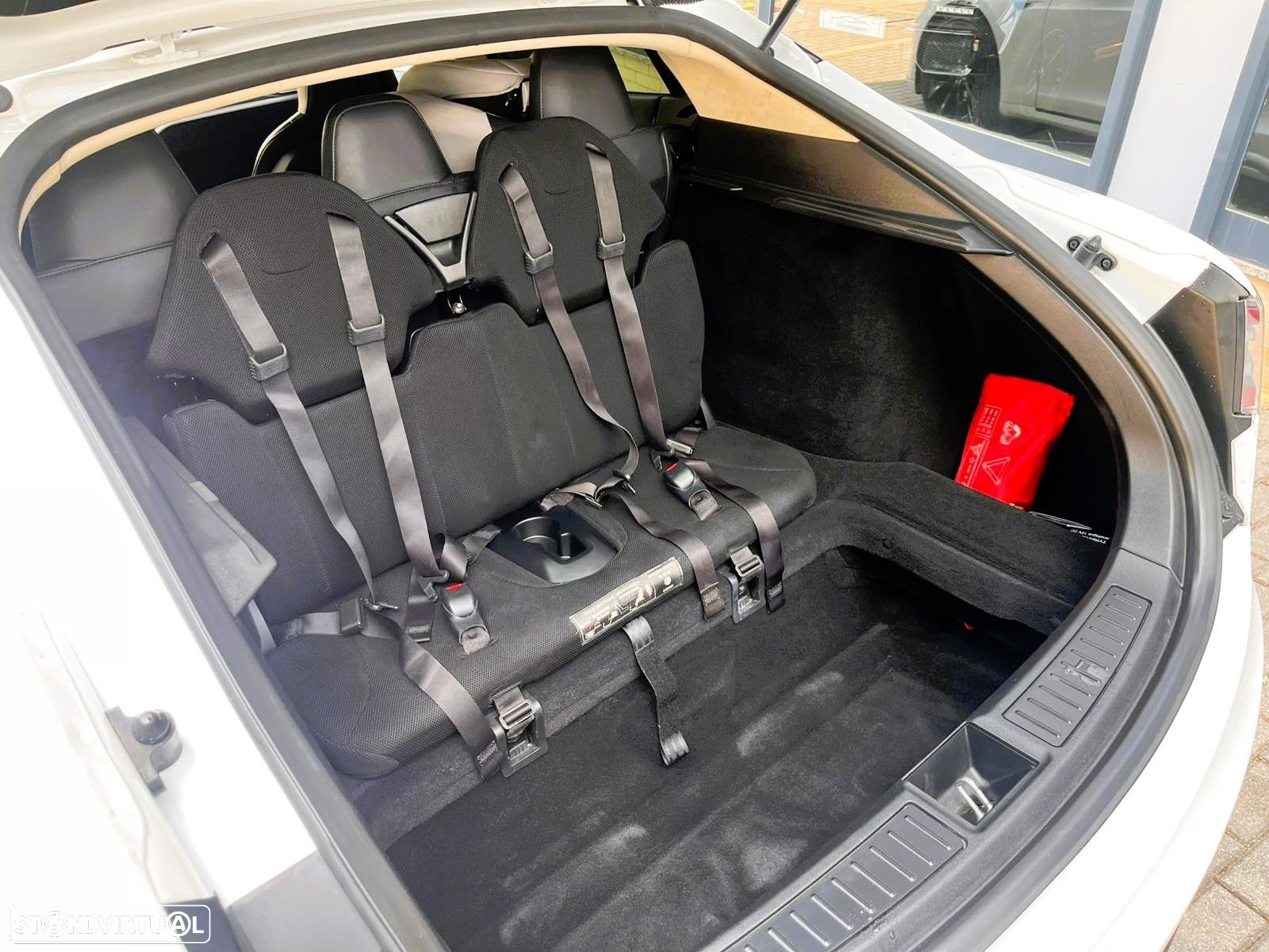 Tesla Model S - 32