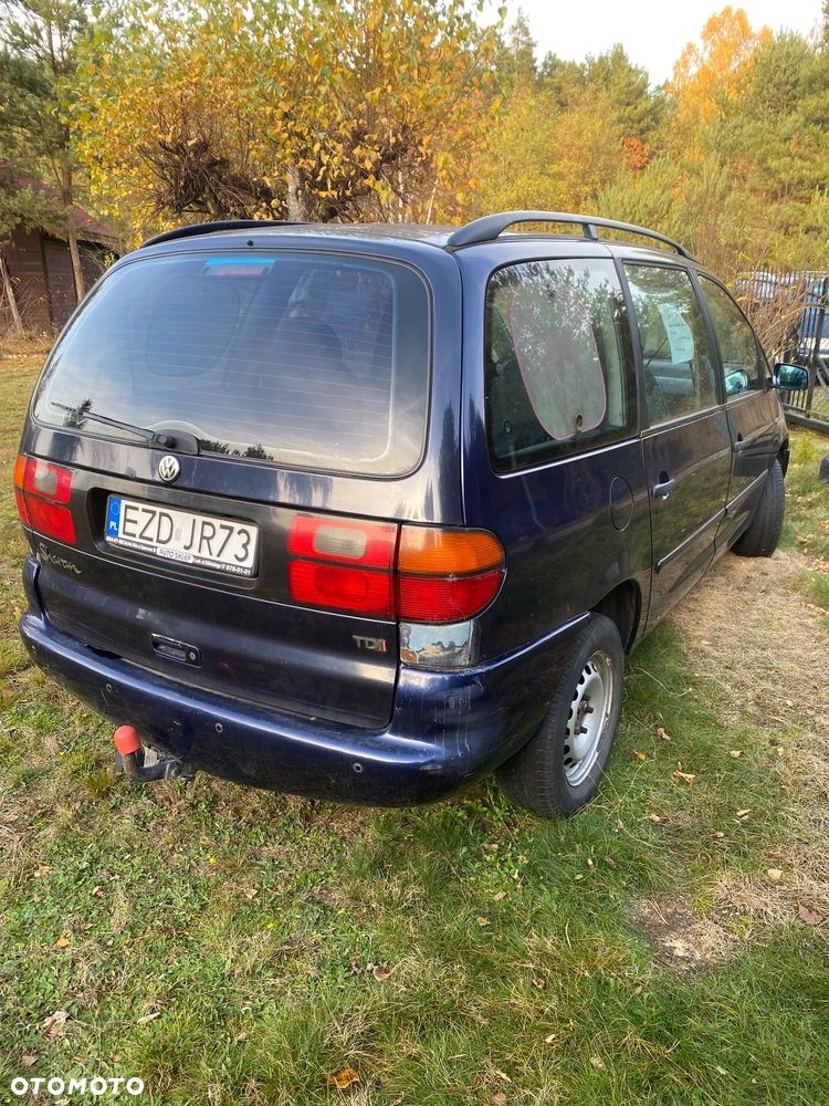 Volkswagen Sharan 1.9 TDI Highline - 3