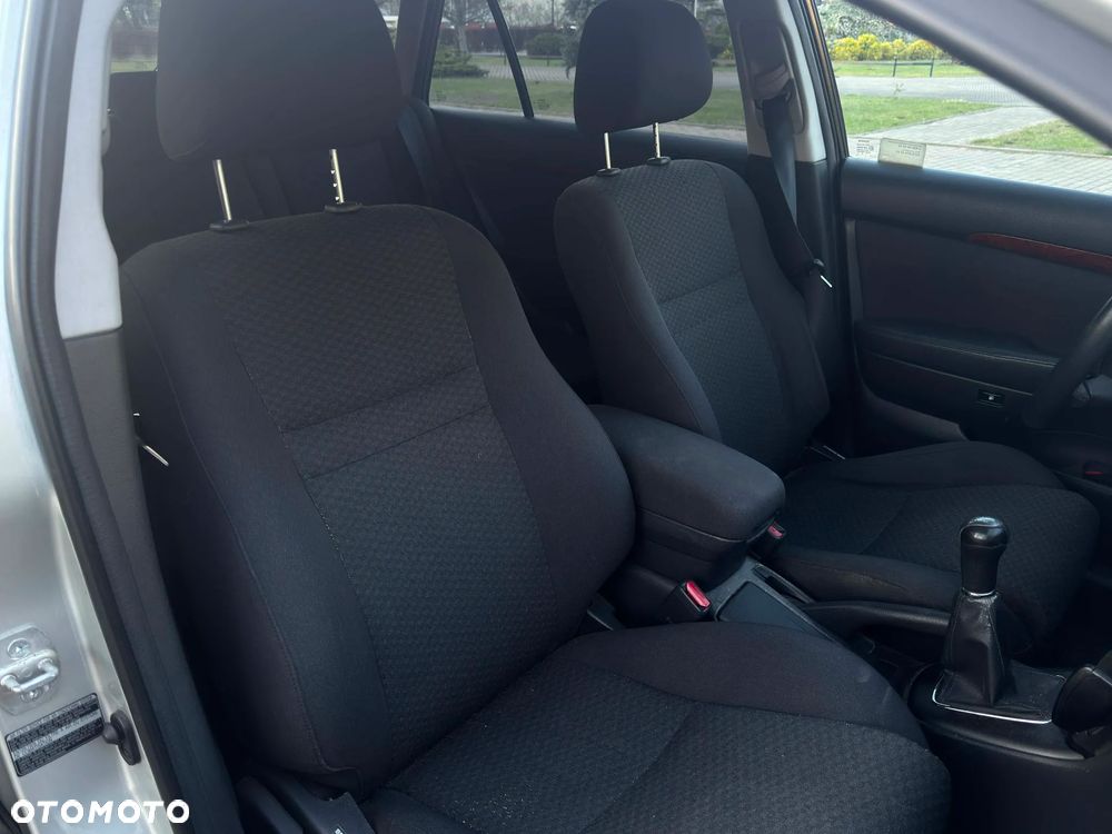 Toyota Avensis 1.8 VVT-i Sol - 12