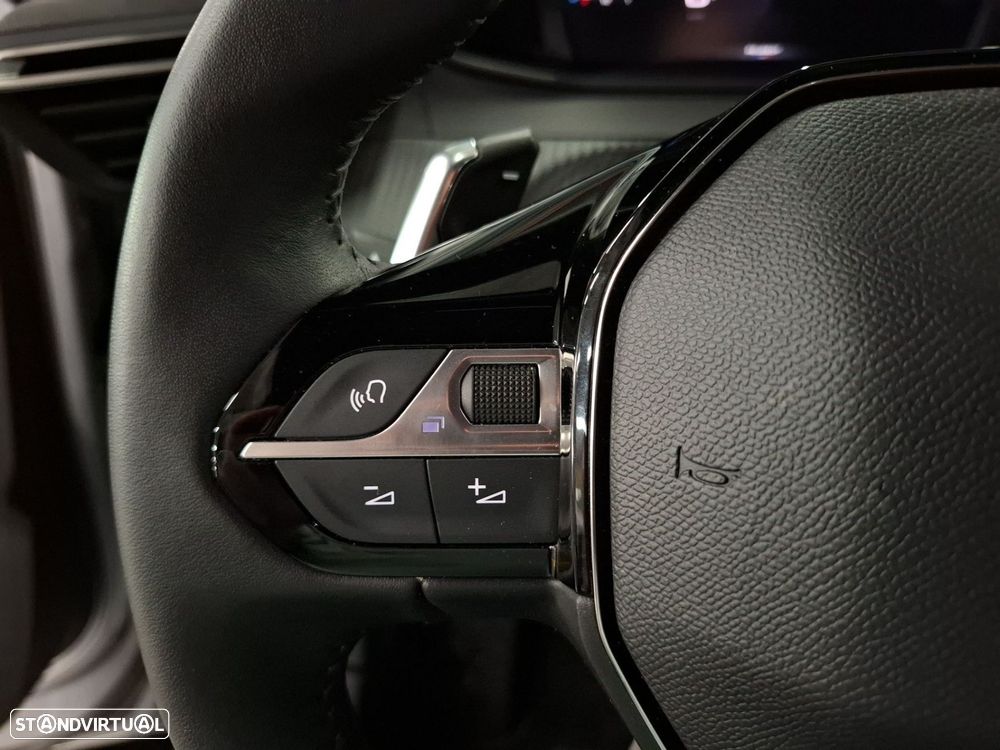 Peugeot 2008 1.2 Hybrid Allure e-DCS6 - 15