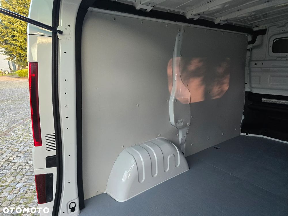 Opel Vivaro - 32