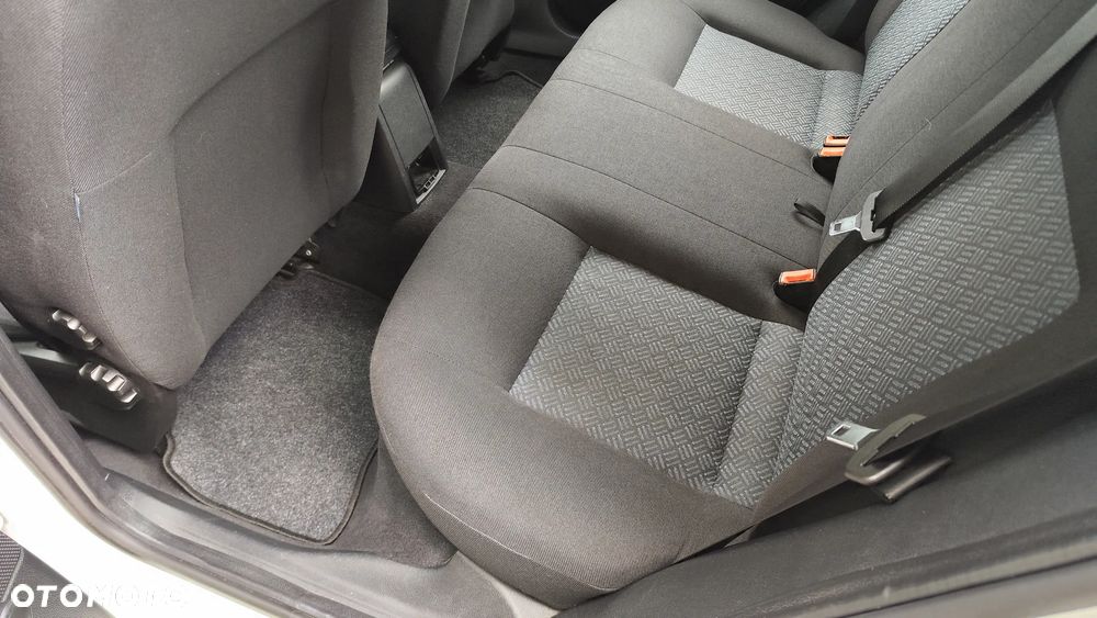 Ford Mondeo 1.8 Trend - 23