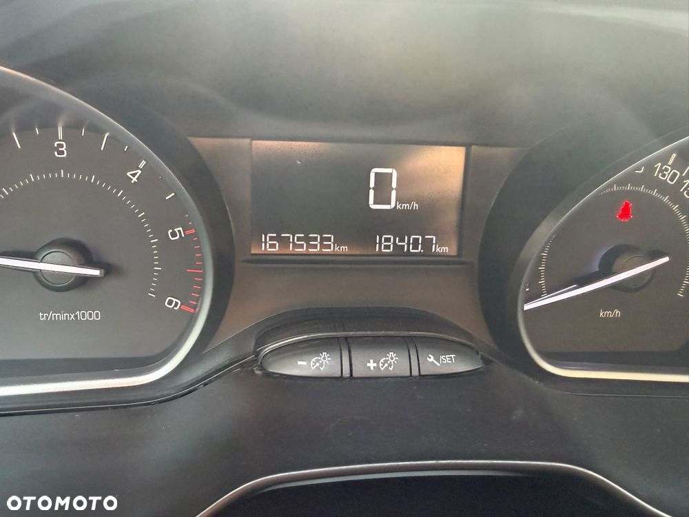 Peugeot 208 1.6 BlueHDi Active S&S - 12