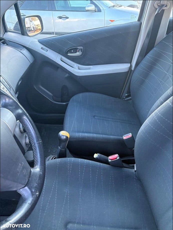 Toyota Yaris 1.3 Sol - 7