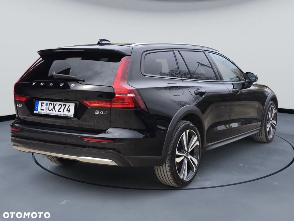 Volvo V60 Cross Country B4 D AWD Ultimate - 8