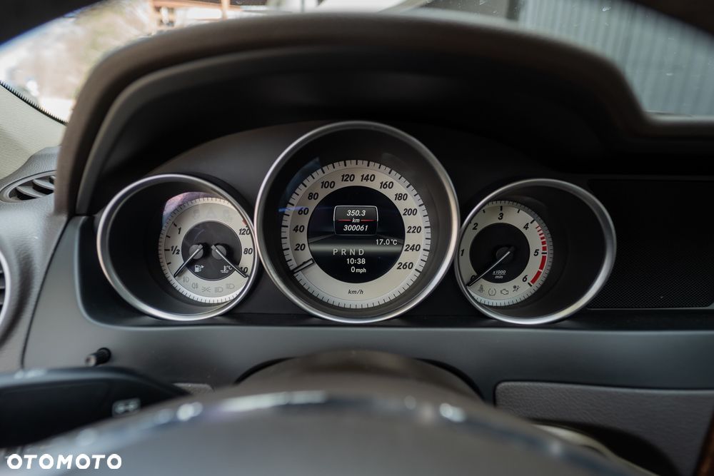 Mercedes-Benz Klasa C 220 d 9G-TRONIC - 29