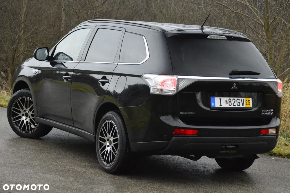Mitsubishi Outlander - 14