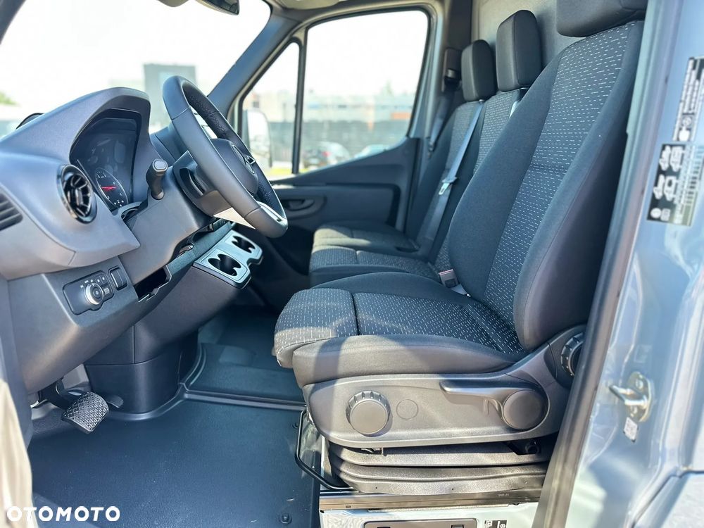 Mercedes-Benz Sprinter - 11