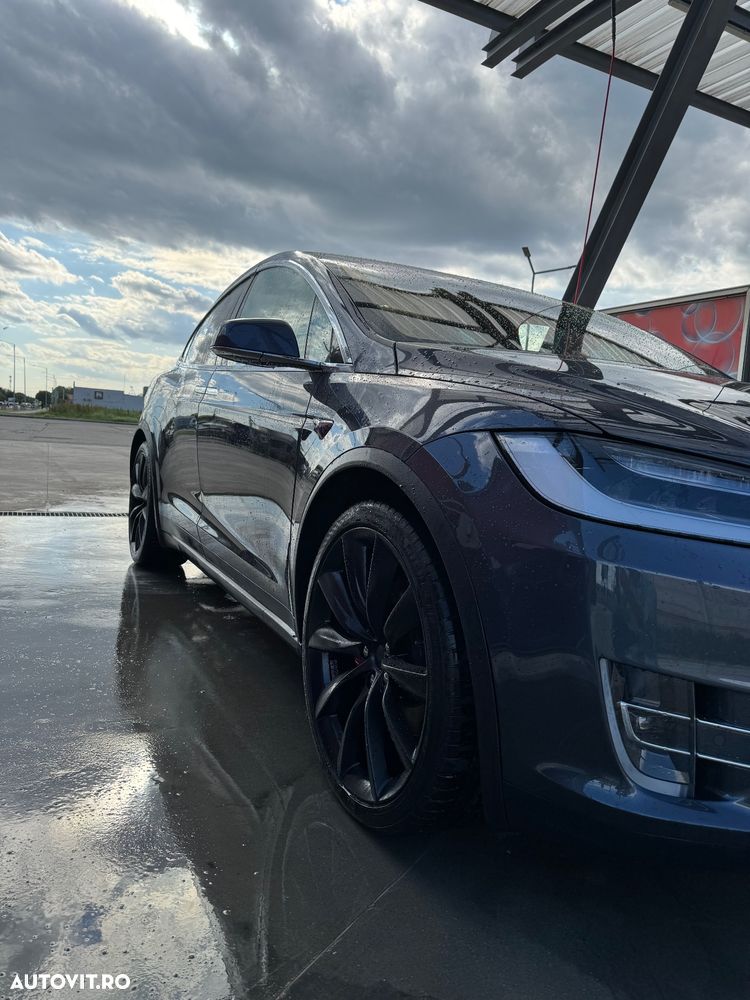 Tesla Model X - 6