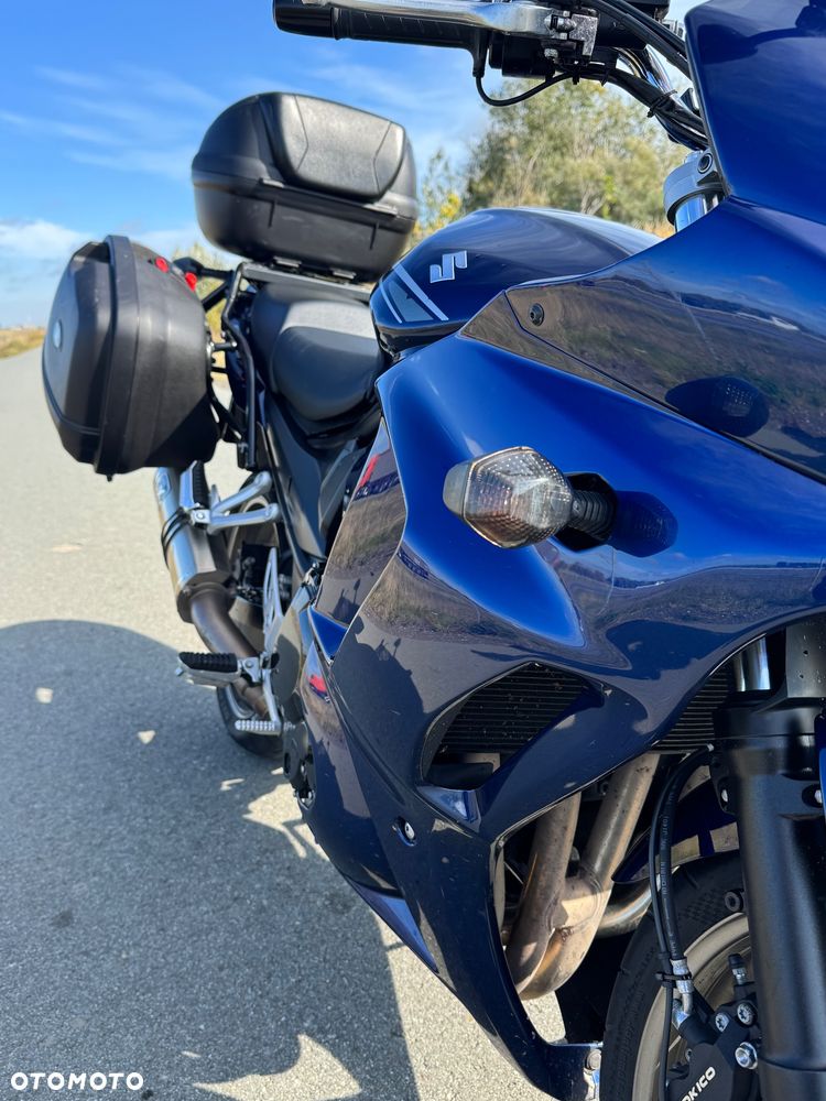 Suzuki GSX - 17