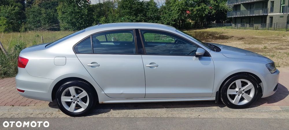 Volkswagen Jetta 1.6 TDI Trendline - 4