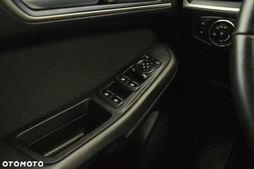 Ford S-Max 2.0 TDCi 4WD Titanium - 36