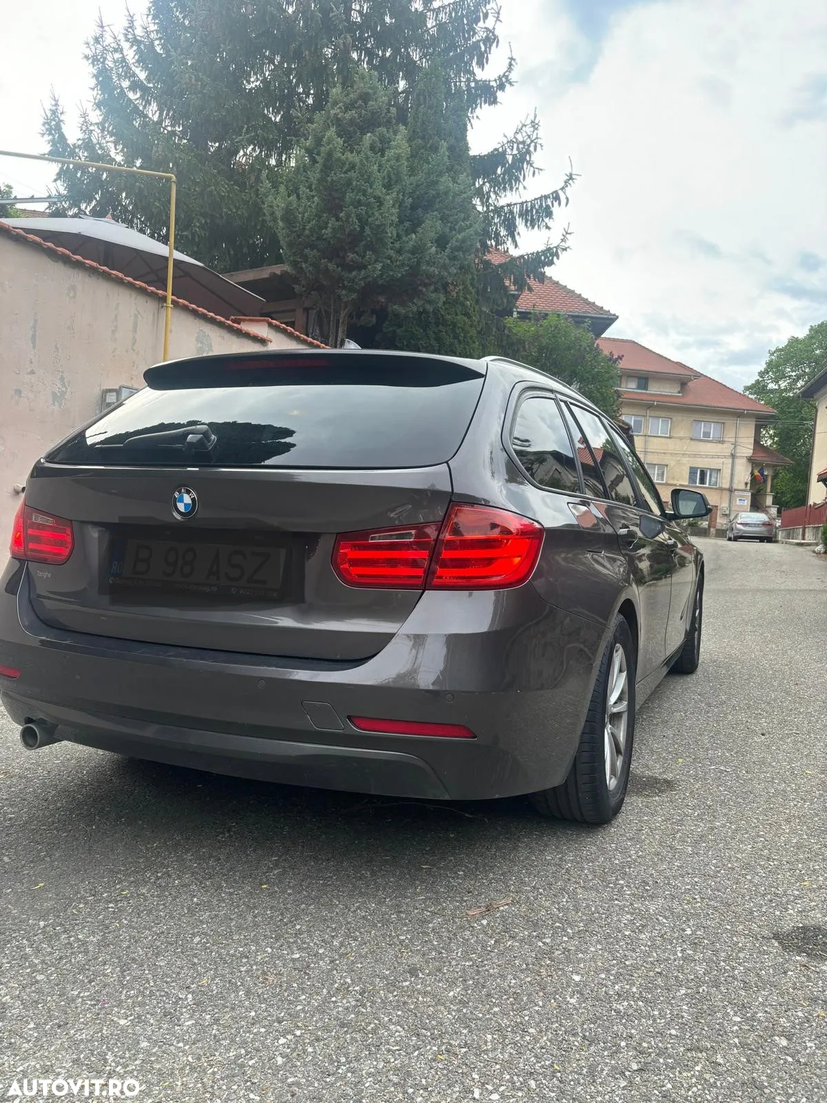 BMW Seria 3 318d DPF Touring - 6