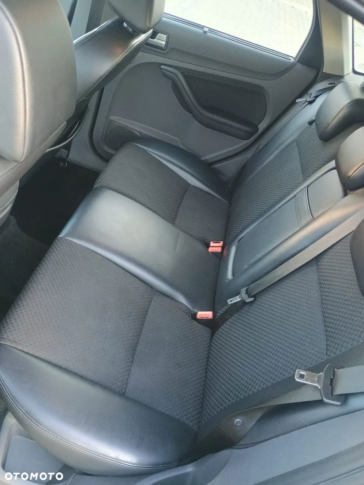 Ford Focus 2.0 16V Titanium - 15